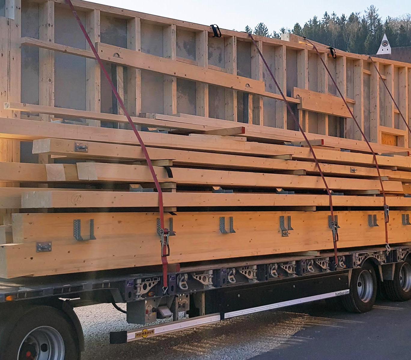 Transport von Holzwandelementen
